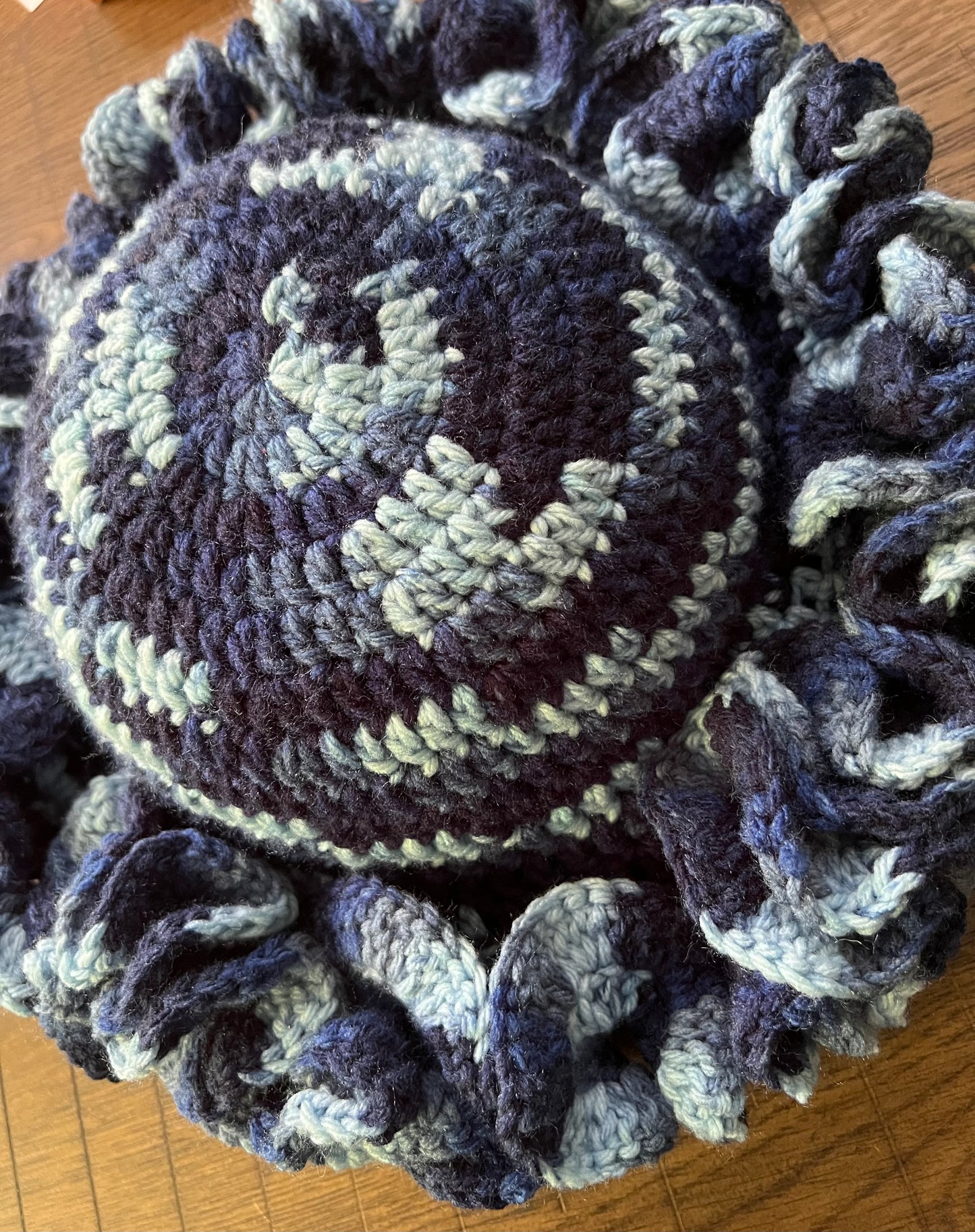 Navy wonder Ruffle hat