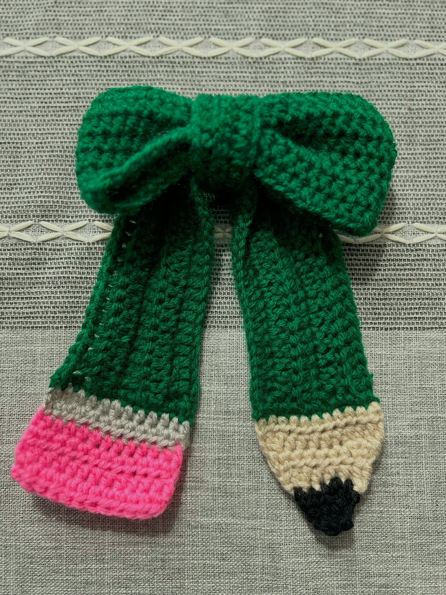 Jumbo pencil hair bow